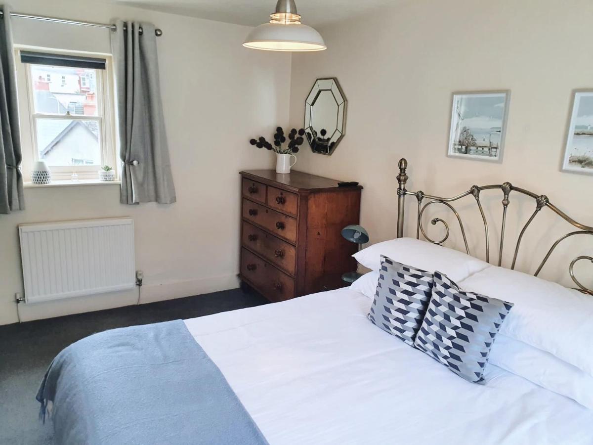 Stunning & Spacious House In Central Tenby Eksteriør bilde