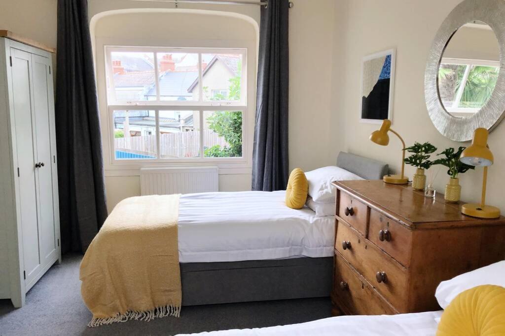 Stunning & Spacious House In Central Tenby Eksteriør bilde