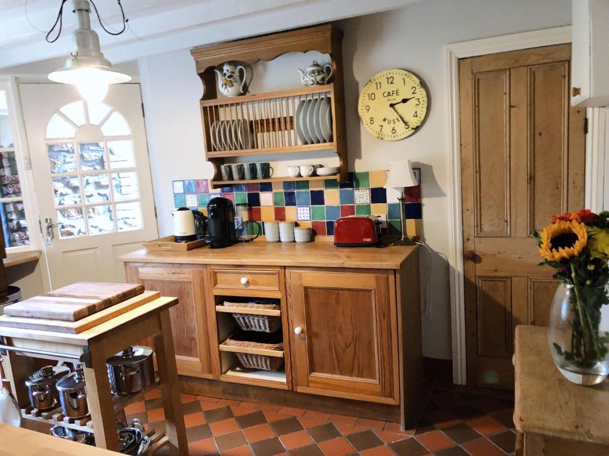 Stunning & Spacious House In Central Tenby Eksteriør bilde